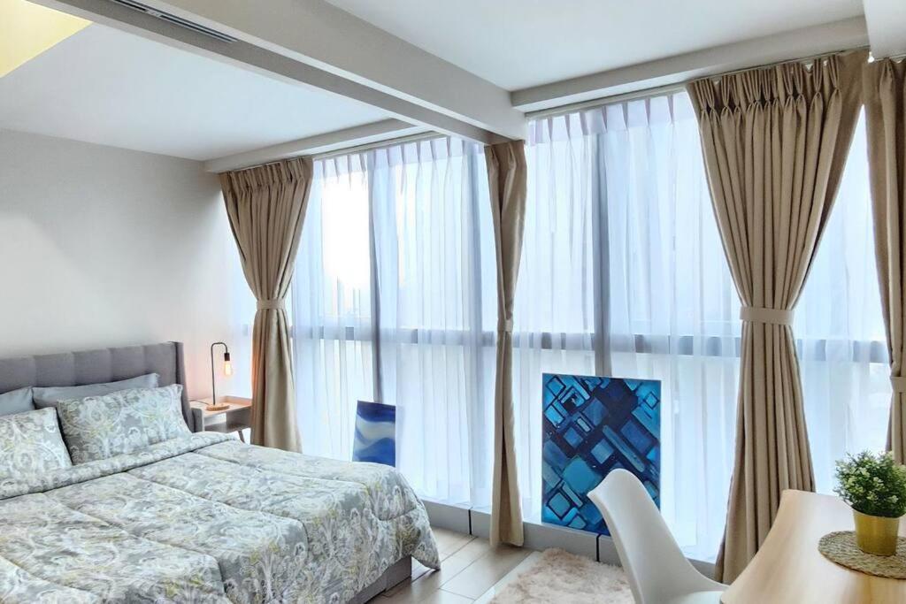 Cosy Executive 1 Bedroom Uptown Parksuites Ultra Fast Internet Μανίλα Εξωτερικό φωτογραφία
